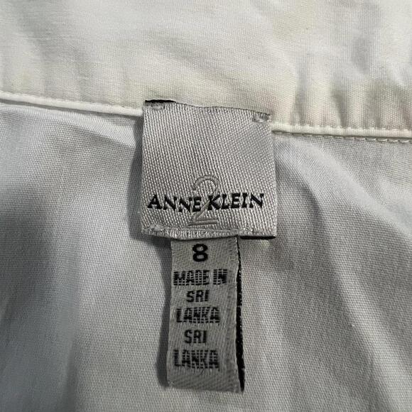 White Vintage Anne Klein Blouse with Tie Detail in Front. Size 8 - Picture 4 of 4